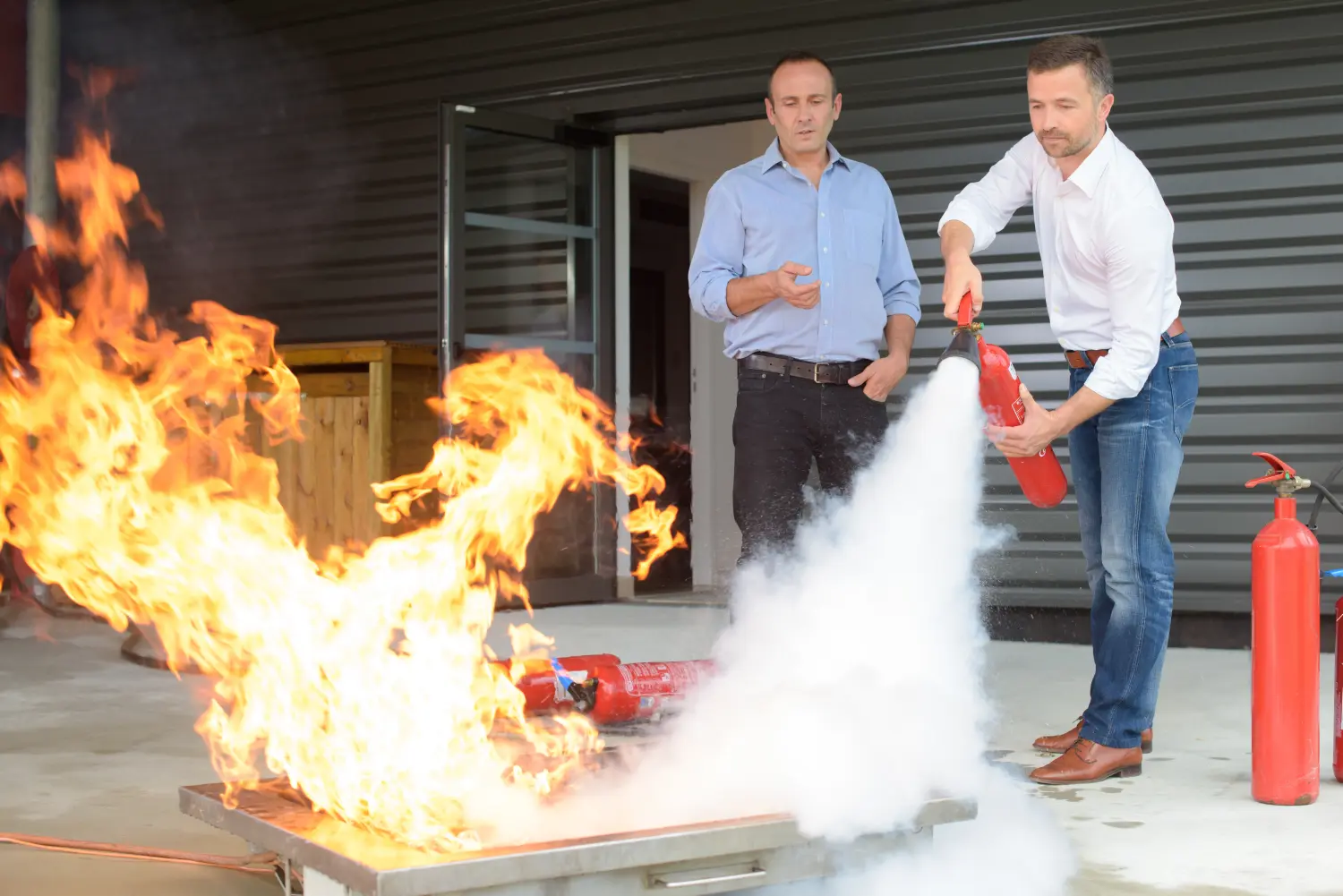 Erlernen des Gebrauchs des Feuerlöschers